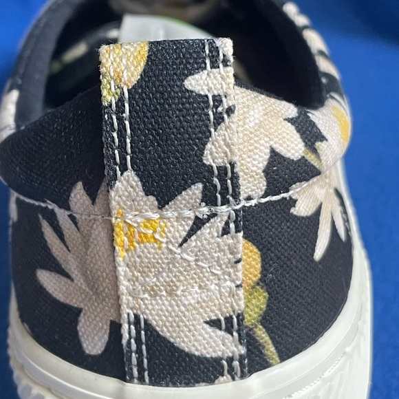 👟 Cariama OCA Low Lace Up Sneakers. Black W/Giant Lilies. Unisex. 👟 - Picture 7 of 16